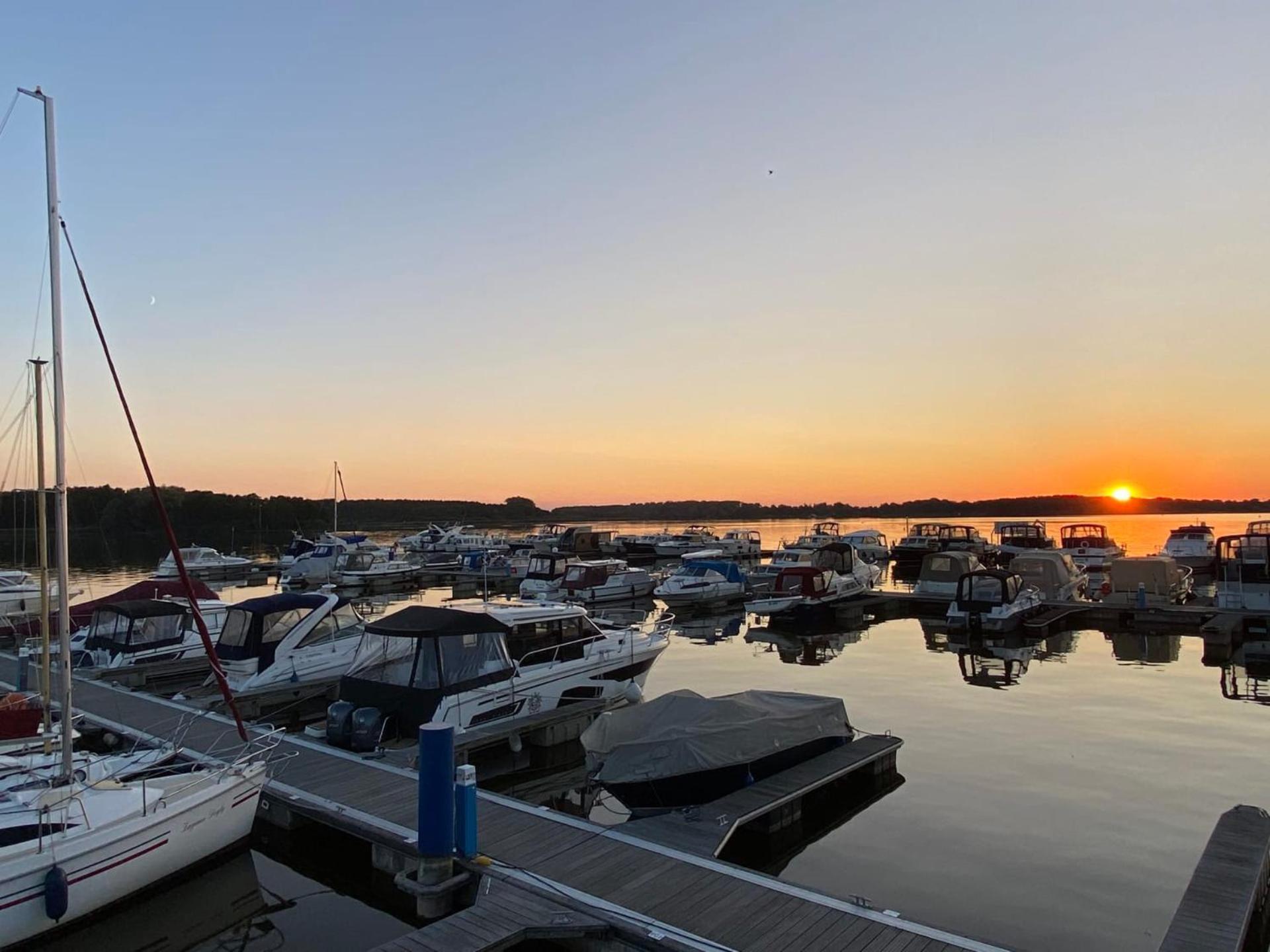 Ferienzentrum Yachthafen Rechlin Bagian luar foto
