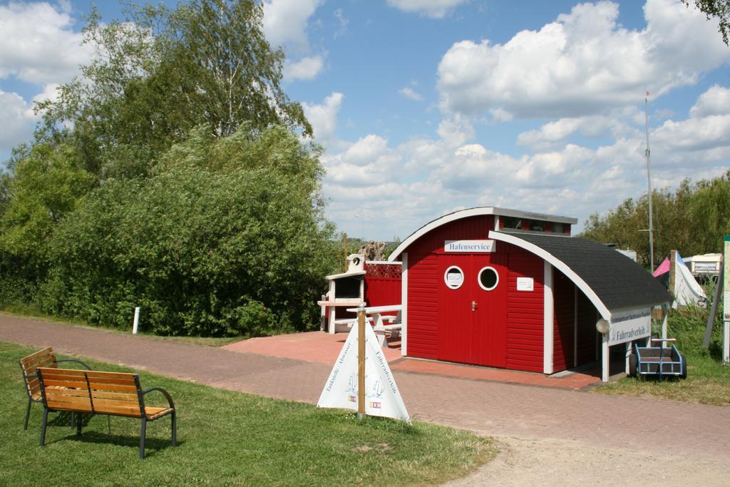 Ferienzentrum Yachthafen Rechlin Bagian luar foto